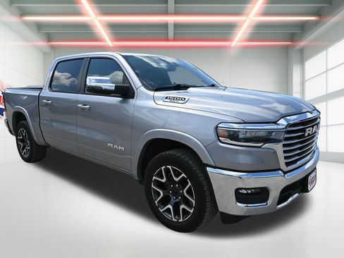 Used 2025 RAM 1500 Laramie AWD/4WD image 4