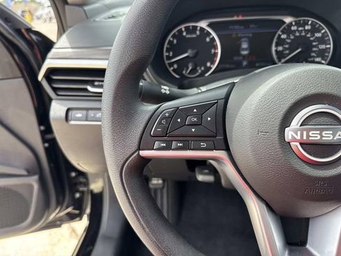 Used 2025 Nissan Altima 2.5 SV FWD image 42