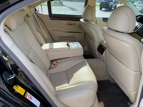 Used 2014 Lexus LS 460 w/ Ultra Luxury Package RWD image 17