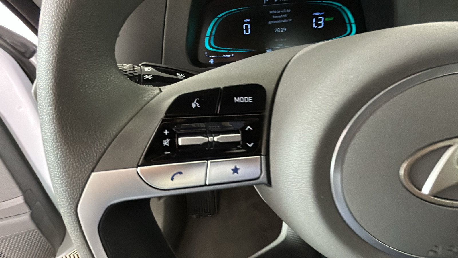 Used 2025 Hyundai Elantra Hybrid FWD image 20