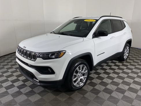 Used 2023 Jeep Compass Latitude AWD/4WD image 11
