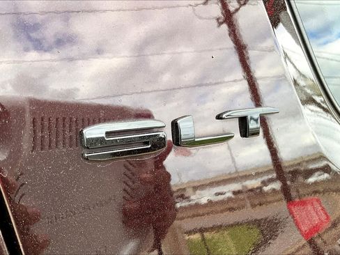 Used 2021 GMC Acadia SLT w/ Elevation Edition image 9