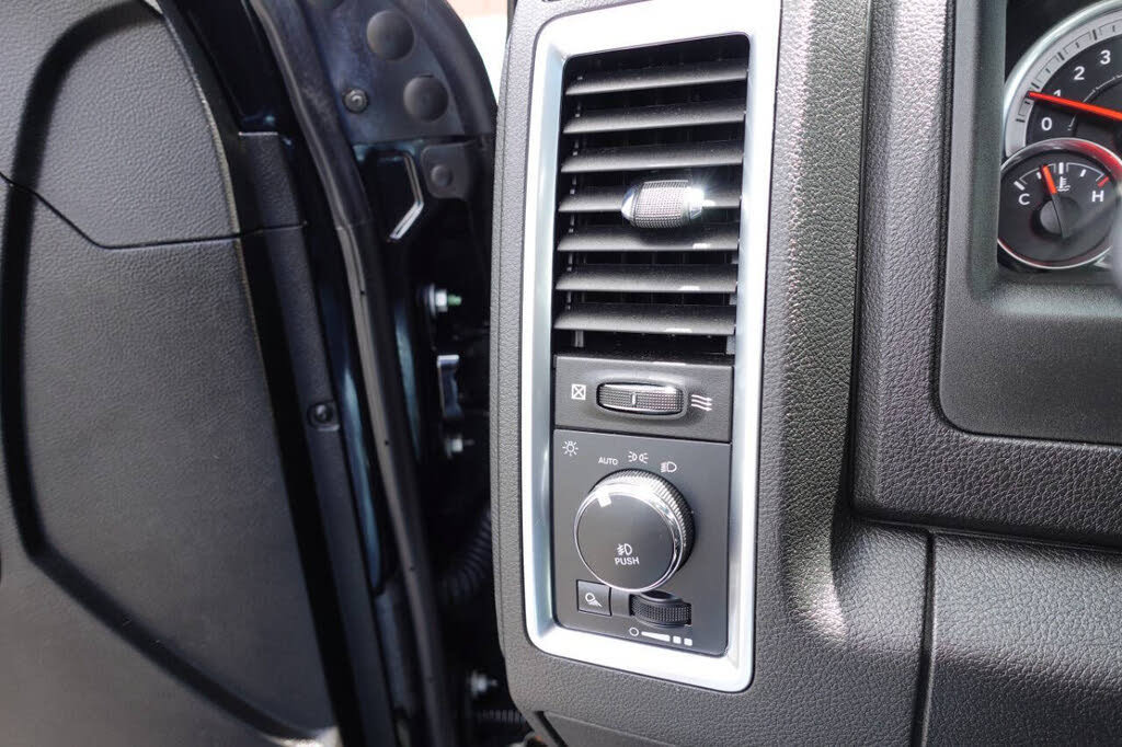 Used 2022 RAM 1500 Classic SLT w/ Electronics Convenience Group AWD/4WD image 54