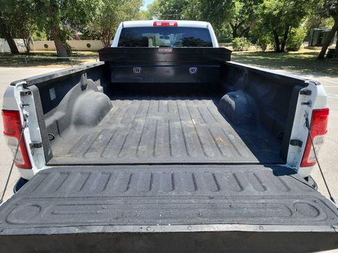 Used 2022 RAM 2500 Tradesman w/ Chrome Appearance Group RWD image 8