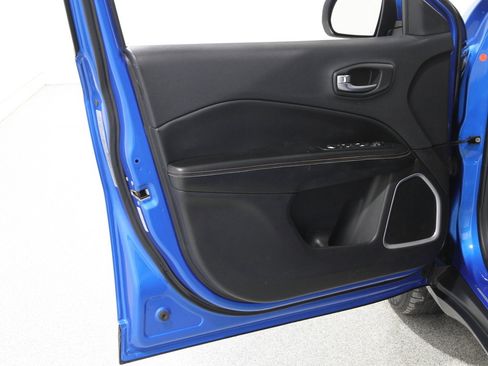 Used 2018 Jeep Compass Latitude w/ Popular Equipment Group image 4