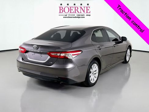 Used 2018 Toyota Camry LE image 7
