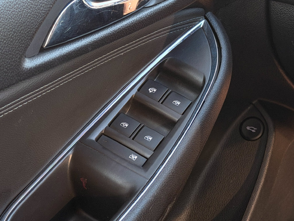 Used 2017 Chevrolet Cruze Premier FWD image 19