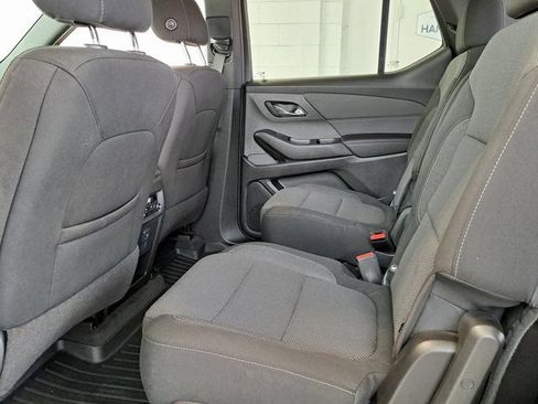 Used 2022 Chevrolet Traverse LT FWD image 26