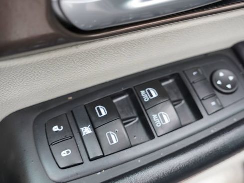 Certified 2017 Chrysler Pacifica Touring-L image 23