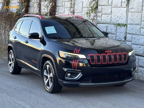 Used 2019 Jeep Cherokee Limited image 3