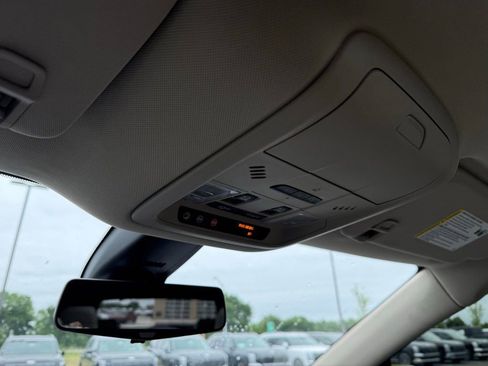 Used 2019 Buick Enclave Essence FWD image 21