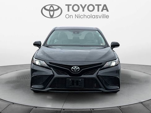 Used 2024 Toyota Camry SE w/ Cold Weather Package image 9