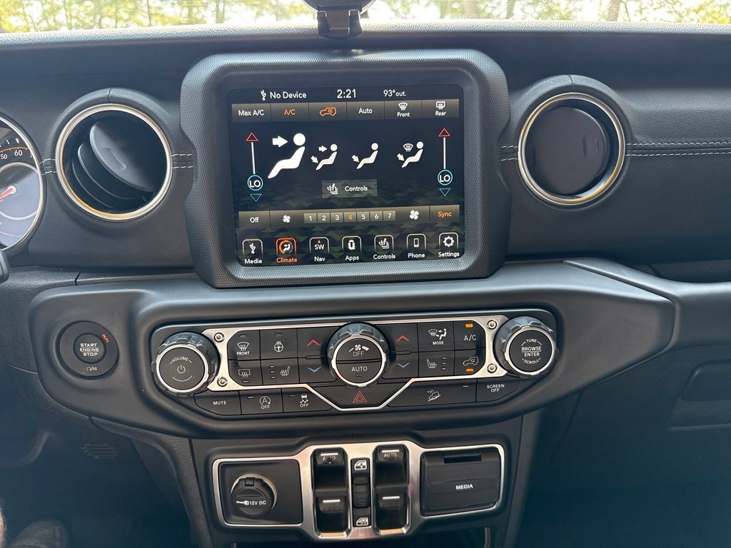 Used 2019 Jeep Wrangler Unlimited Sahara w/ Uconnect 4C Nav & Sound Group AWD/4WD image 19