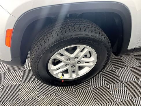 New 2025 Jeep Grand Cherokee Laredo w/ Luxury Tech Group I image 11