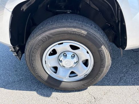 Used 2020 Toyota Tacoma SR w/ SR Convenience Package RWD image 11