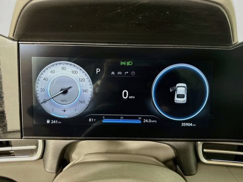 Used 2025 Hyundai Elantra SEL FWD image 18
