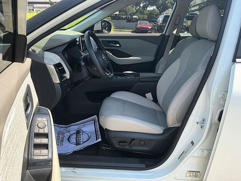 Certified 2023 Nissan Rogue SV FWD image 12
