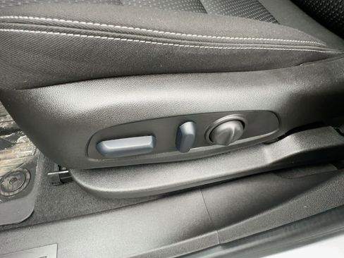 Used 2024 GMC Terrain SLE w/ Driver Convenience Package image 14