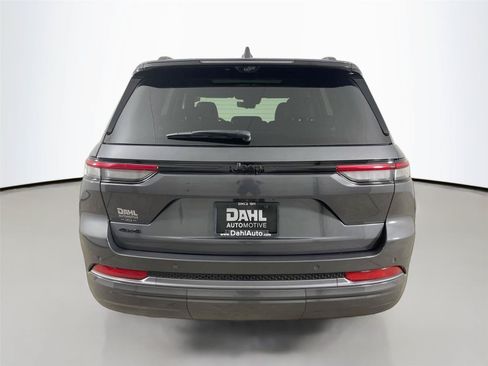 Used 2026 Jeep Grand Cherokee Limited AWD/4WD image 12