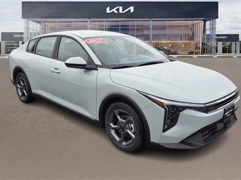 New 2025 Kia K4 LXS image 10