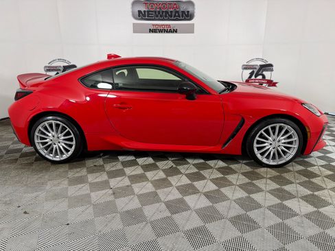 Used 2023 Toyota GR86 Premium image 2
