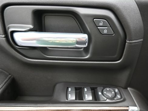 Used 2019 Chevrolet Silverado 1500 LT Trail Boss AWD/4WD image 11