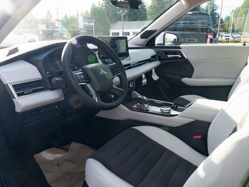 New 2026 Mitsubishi Outlander SE image 20