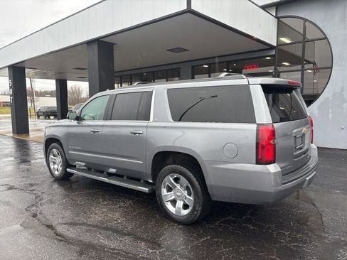 Used 2018 Chevrolet Suburban LT w/ LT Signature Package image 6