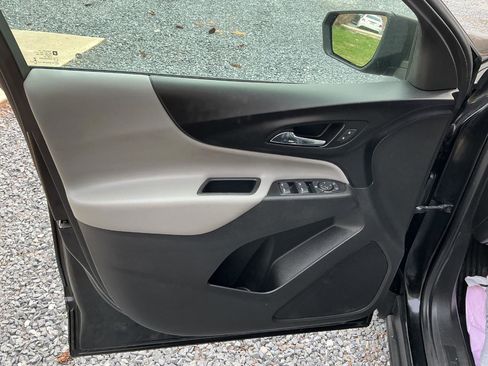 Used 2020 Chevrolet Equinox LS image 8