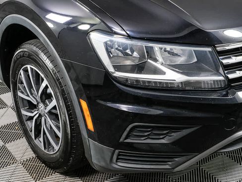 Used 2020 Volkswagen Tiguan SE image 36