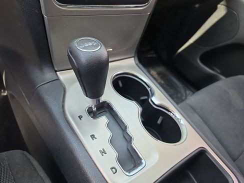 Used 2011 Jeep Grand Cherokee Laredo RWD image 23