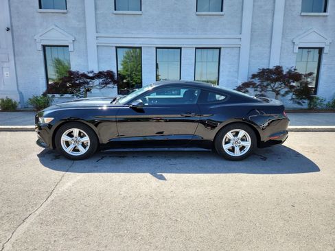 Used 2017 Ford Mustang Coupe RWD image 2
