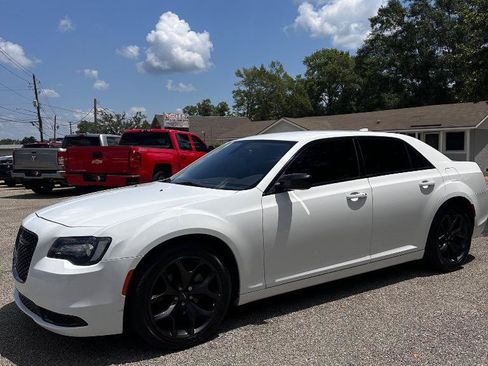 Used 2022 Chrysler 300 Touring w/ Sport Appearance Package RWD image 7