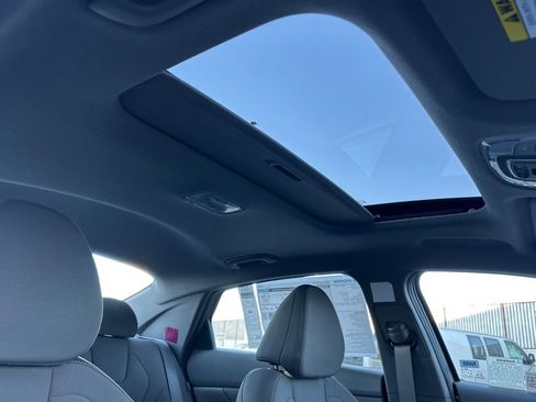 New 2025 Hyundai Elantra SEL image 18