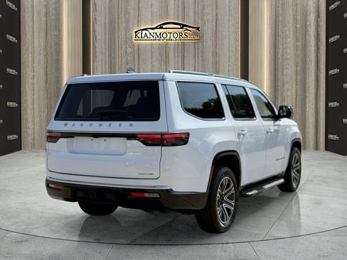 Used 2024 Jeep Wagoneer Series II w/ Flexible Seating Group image 7