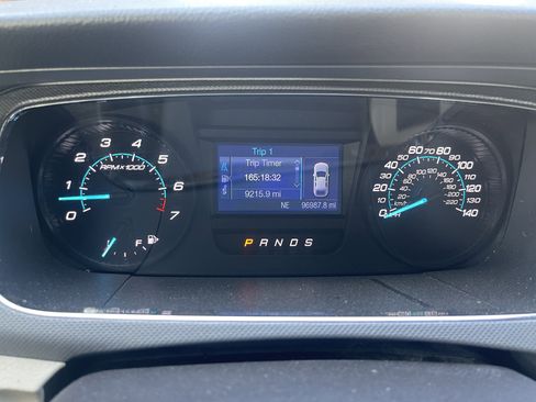 Used 2015 Ford Taurus SE image 28