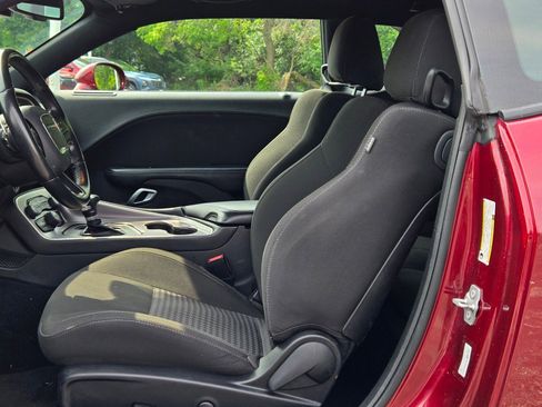 Used 2022 Dodge Challenger GT image 17