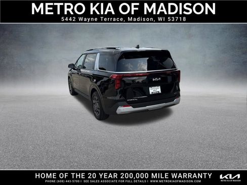 Used 2026 Kia Carnival EX FWD image 4