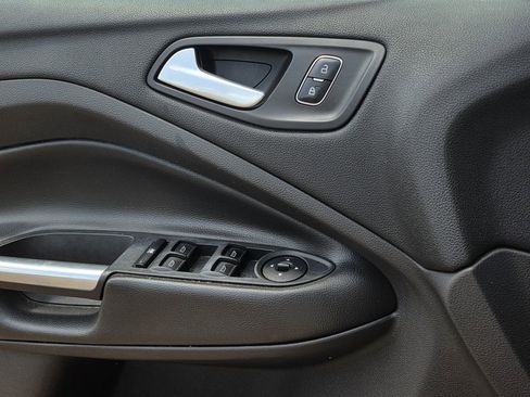 Used 2017 Ford Escape SE FWD image 16