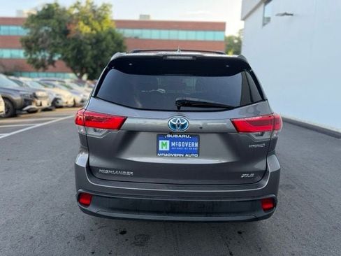 Used 2017 Toyota Highlander XLE w/ Carpet Mat Package AWD/4WD image 6