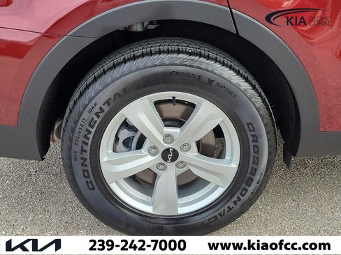 Certified 2025 Kia Sorento LX FWD image 9