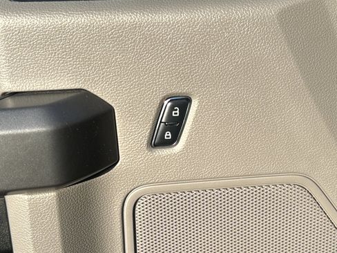 Used 2017 Ford F150 XLT AWD/4WD image 22