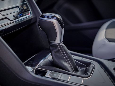 New 2026 Volkswagen Taos SE image 15