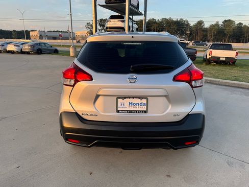 Used 2018 Nissan Kicks SV FWD image 7