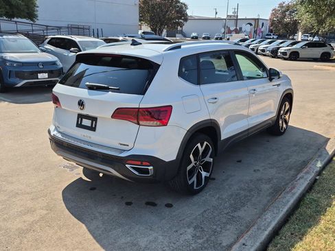 Used 2022 Volkswagen Taos SEL w/ Panoramic Sunroof Package AWD/4WD image 5