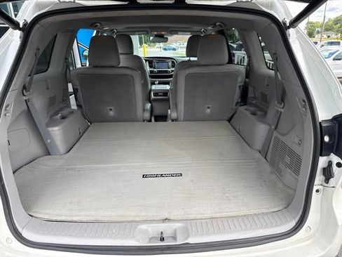 Used 2019 Toyota Highlander XLE AWD/4WD image 26