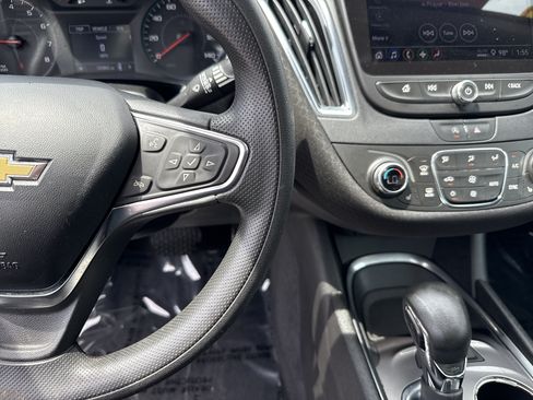 Used 2021 Chevrolet Malibu LT FWD image 3