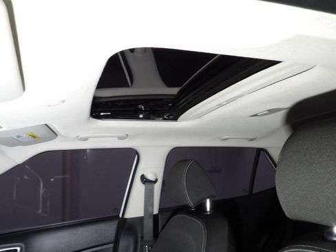Used 2024 Hyundai Venue SEL FWD image 17