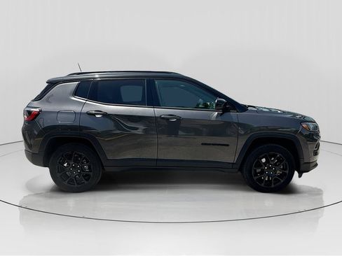 Used 2023 Jeep Compass Latitude w/ Sun and Sound Group AWD/4WD image 8