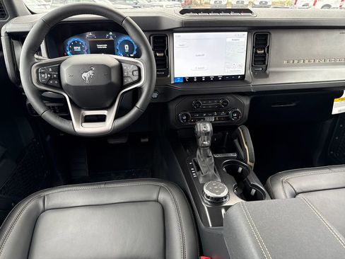 New 2025 Ford Bronco Badlands image 5